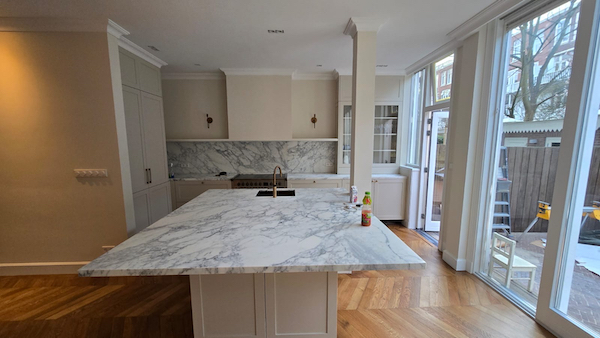 98331C40-305D-4D0B-B108-7C240072ADBD